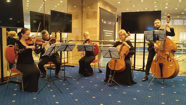 вальс "Весенние голоса" И.Штраус - струнный квинтет смотреть онлайн