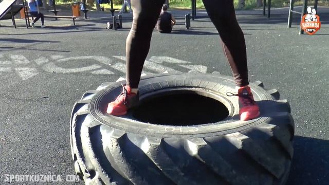 Прыжки в центре покрышки смотреть онлайн