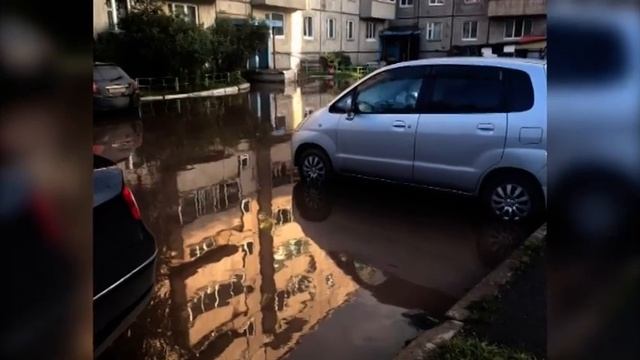 Без резиновых сапог не пройти. Фотофакт от жителей города. смотреть онлайн