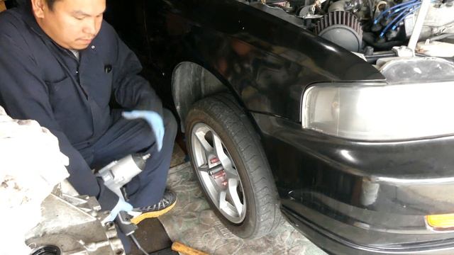1996 - 2000 Honda civic / Acura el Front strut removal смотреть онлайн