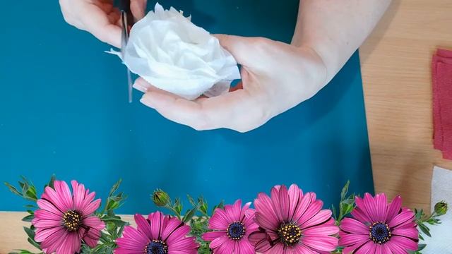 Умелые ручки для дошкольников. Делаем букет цветов из салфеток. смотреть онлайн