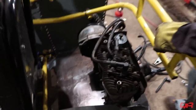 THE MOTOR IS IN! (340cc 2 STROKE BUILD) смотреть онлайн