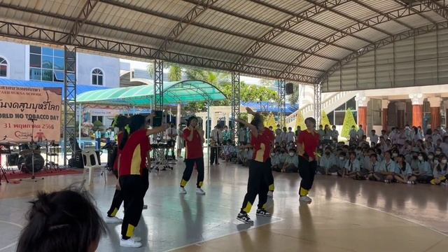 [KPOP IN SCHOOL] BABYMONSTER '2NE1 Mash Up' + Worth it Dance cover by Cartier смотреть онлайн