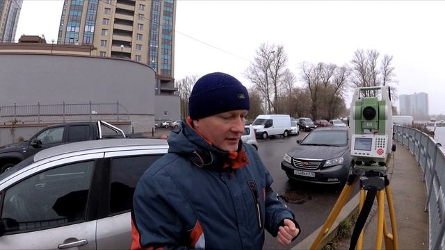 Что делает геодезист и помощник геодезиста при ведении электронного журнала в тахеометре и абриса.