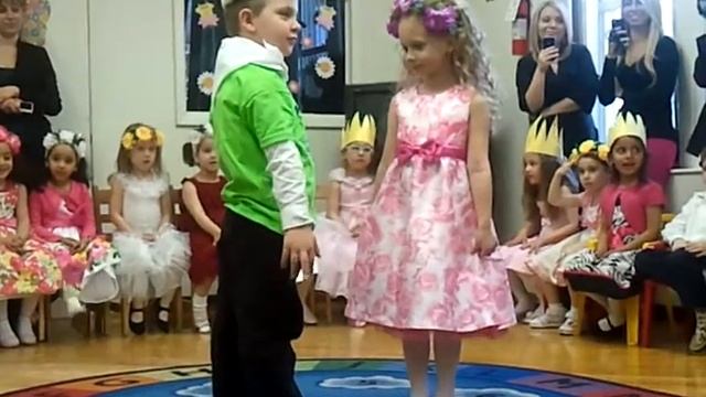 ДИАНА. СТИХ- МАМИНА ПОМОШНИЦА.mp4