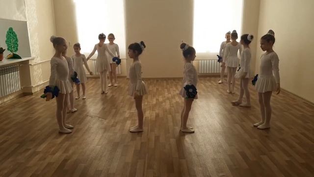 "Подарок маме", младшая группа хореографического коллектива "Позитив" смотреть онлайн