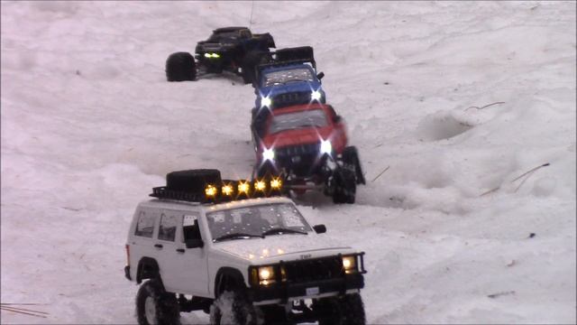 RC Trucks Go Off Road In The Snow For The First Time смотреть онлайн