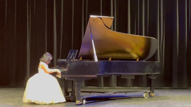 A Little Joke (by Kabalevsky) 6 Years Performance смотреть онлайн