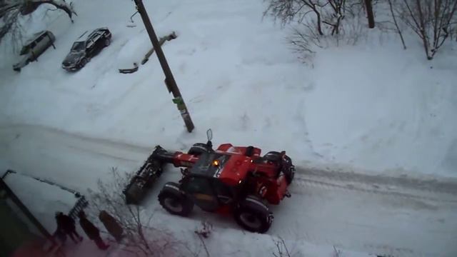 Монстр убирает снег. смотреть онлайн