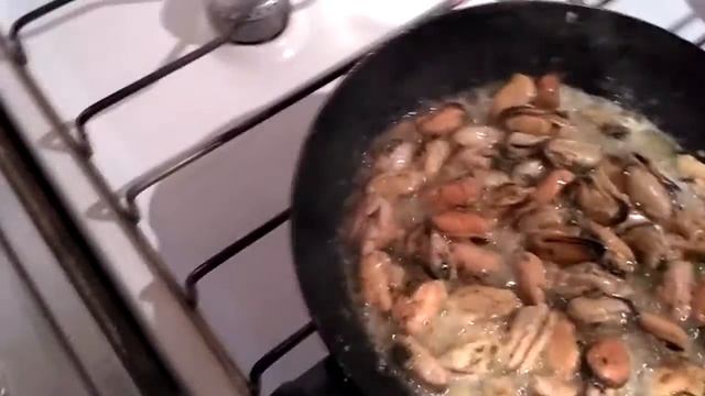 МИДИИ В СЛИВОЧНО-ЧЕСНОЧНОМ СОУСЕ.СУПЕР ВКУСНО!!! #мидии#соус#сливочный#чесночный смотреть онлайн