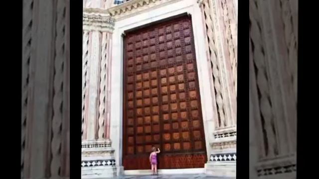 Интересный клип, заставляющий задуматься о том, что всë не так, как нам рассказывают про прошедшее. смотреть онлайн