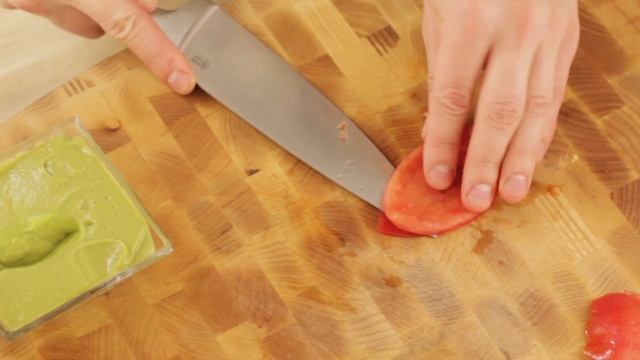 Салат из Морепродуктов с Соусом из Авокадо, Васаби и Лайма || Простые и Быстрые рецепты || FOOD TV смотреть онлайн