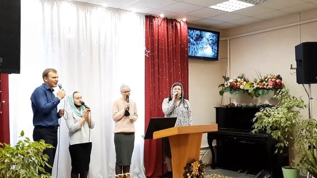 "Горы сдвинутся, холмы поколеблются" - песня группы прославления ц."Святая Троица" смотреть онлайн