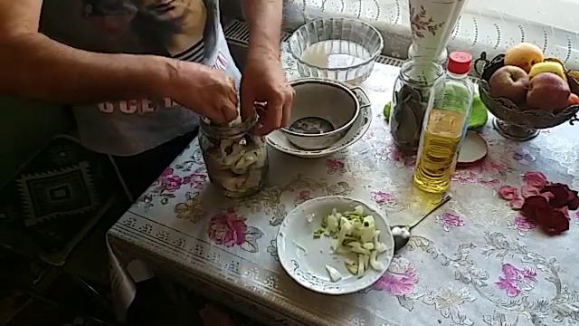СКУМБРИЯ В МАРИНАДЕ С ЛУКОМ И С ЛАВРОВЫМ ЛИСТОМ И С ПОДСОЛНЕЧНЫМ МАСЛОМ!СУПЕРВКУС! смотреть онлайн