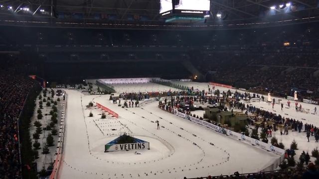 Рождественская гонка по биатлону. Приветствие биатлонистов Германии. Biathlon auf Schalke 28.12.201 смотреть онлайн