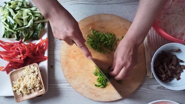 Фунчоза плоская / Лянсай/ Салат на новый год 2021 смотреть онлайн