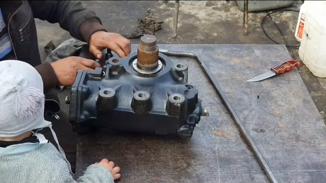 VOLVO FH 12 GUR salnigini almashtirish. VOLVO FH 12 сальник ГУР замена. смотреть онлайн