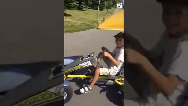 Катаюсь на веломобиле смотреть онлайн