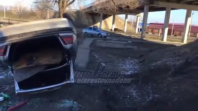 Иномарка вылетела с моста в Ростовской области смотреть онлайн