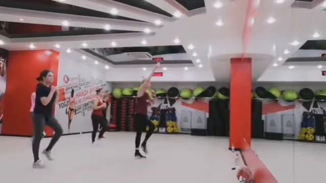 Тренировка Cardio Strike в сети фитнес-клубов Альянс г. Владивосток. Тренер Елизавета Москалёва смотреть онлайн