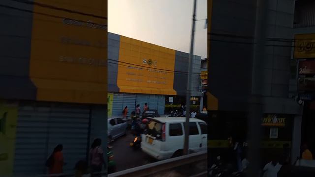 Улица города в Шри-Ланке смотреть онлайн