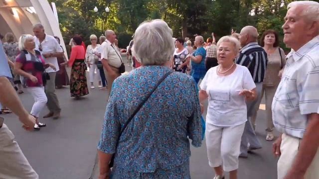 ТАМ ЗА РЕКОЮ ПЛЯСКА ИДЁТ! СЧАСТЛИВЫЕ МОМЕНТЫ ИЗ ПАРКА ГОРЬКОГО ХАРЬКОВ 2021 смотреть онлайн