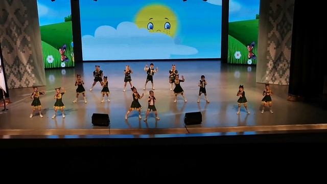 Образцовая эстрадная студия "ШокоЛад". номер "Лягушачий хор" смотреть онлайн