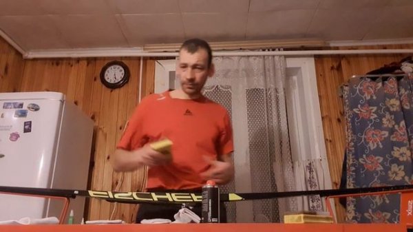 Очистка скользящей поверхности лыж смывкой