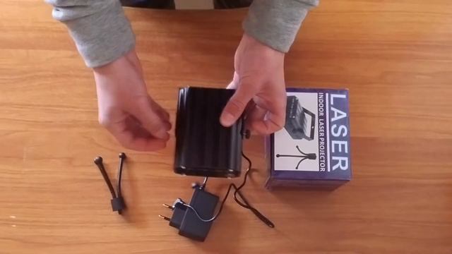 Лазерный проектор Mini Laser Stage Lighting смотреть онлайн