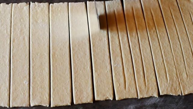 СЛОЕНЫЕ ПАЛОЧКИ С КОРИЦЕЙ #слоеныепалочкискорицей смотреть онлайн