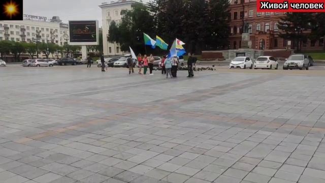 Прогулки на свежем воздухе способствуют выработке эндорфина, а значит, поднимают настроение. смотреть онлайн