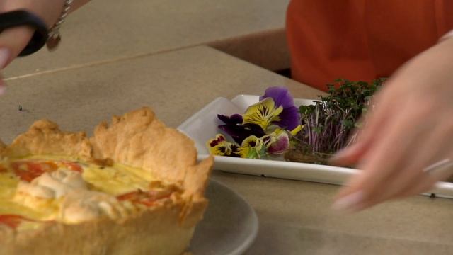 Рецепт: киш с курицей и грибами. Выпуск 07/06/2021 GuberniaTV смотреть онлайн