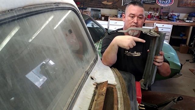 How To Remove the Cowl Vent on a 1948-1952 Ford Pickup смотреть онлайн