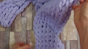 Как связать Снуд из Alize Puffy руками за 10 минут? Шарф Вяжем без спиц и крючка.