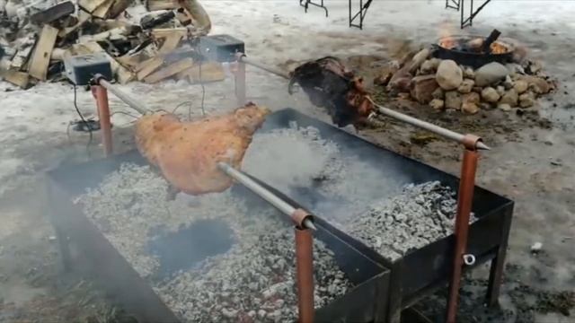 Свинина на двух вертелах одновременно! Баран на вертеле смотреть онлайн