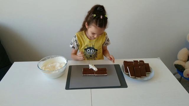 Торт БЕЗ ВЫПЕЧКИ.За 5 МИНУТ.Kinder.КИНДЕР Pingui,milk слайс,king. Плюс Киндер Сюрприз и Шоколадки.