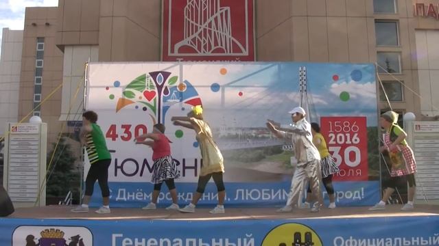 Ну кто поверит, что этим танцорам по шестьдесят лет ?! смотреть онлайн
