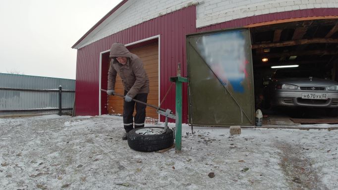 Шиномонтаж своими руками. "Переобуваю" свой автомобиль самостоятельно смотреть онлайн