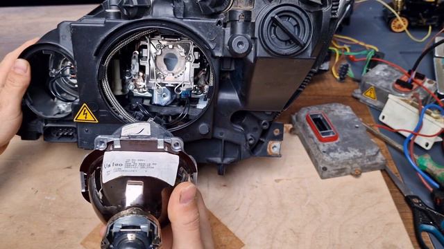 Mercedes-Benz C-CLASS W204 bi-xenon headlight types: AFS adaptive and NON-AFS. Which one I have? смотреть онлайн