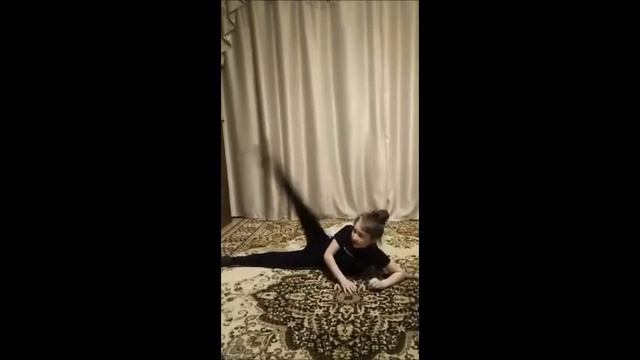 Ансамбль современного эстрадного танца "Vip studio", педагог: Карлова Н.А. Домашнее задание. смотреть онлайн