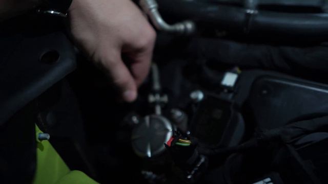 HOW TO INSTALL + PROPERLY GAP SPARK PLUGS & COMPRESSION TEST YOUR ENGINE! (EASY & FAST TUTORIAL) #V смотреть онлайн