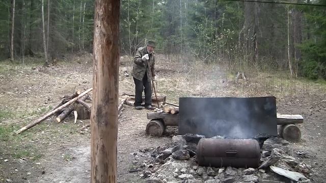 Отшельник .Построил в лесу избу. Сезон 2023 года Май.Весна. смотреть онлайн