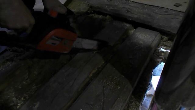 Выпиливание цепной электропилой Парма полукруга.Идет изготовление УПП .Чугунная печь.Дом деревянный смотреть онлайн
