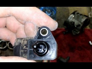 Промываем клапан холостого хода и дроссель на Киа Церато