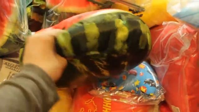 Прикольная подушка Арбуз смотреть онлайн