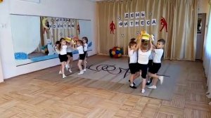 Веселая зарядка с мячом