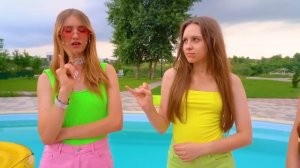 Бедная VS Богатая Королева на Пляже || Забавные Ситуации из Жизни Девушек