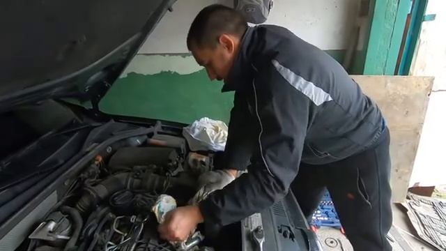 ЗАМЕНА МАСЛА \ VOLKSVAGEN PASSAT NMS 2.0 TDI смотреть онлайн