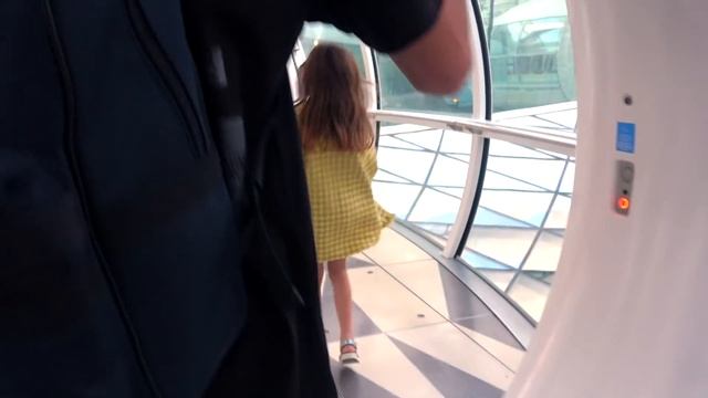 Настя боится ВЫСОТЫ Улетели на КАНИКУЛЫ в Дубай My little Nastya ВЛОГ смотреть онлайн