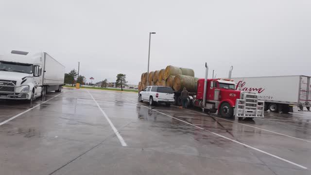 Спасаюсь от Торнадо! Объявили опасность первого уровня! смотреть онлайн